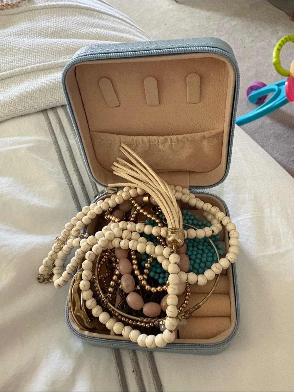 Portable Jewelry Case filled with jewlery